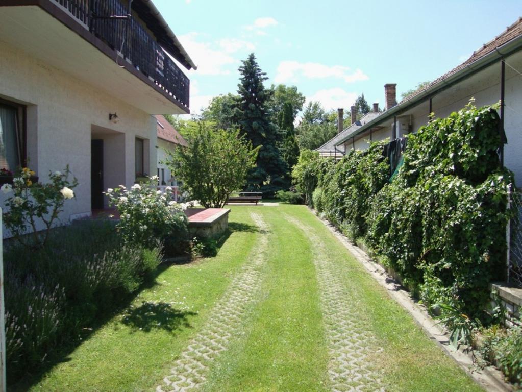 Gyöngyvirág Vendégház Balatonboglár Exterior foto