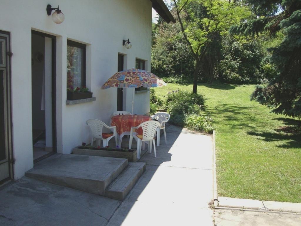 Gyöngyvirág Vendégház Balatonboglár Exterior foto