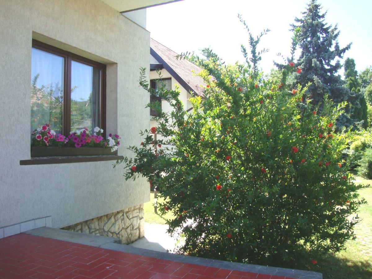 Gyöngyvirág Vendégház Balatonboglár Exterior foto