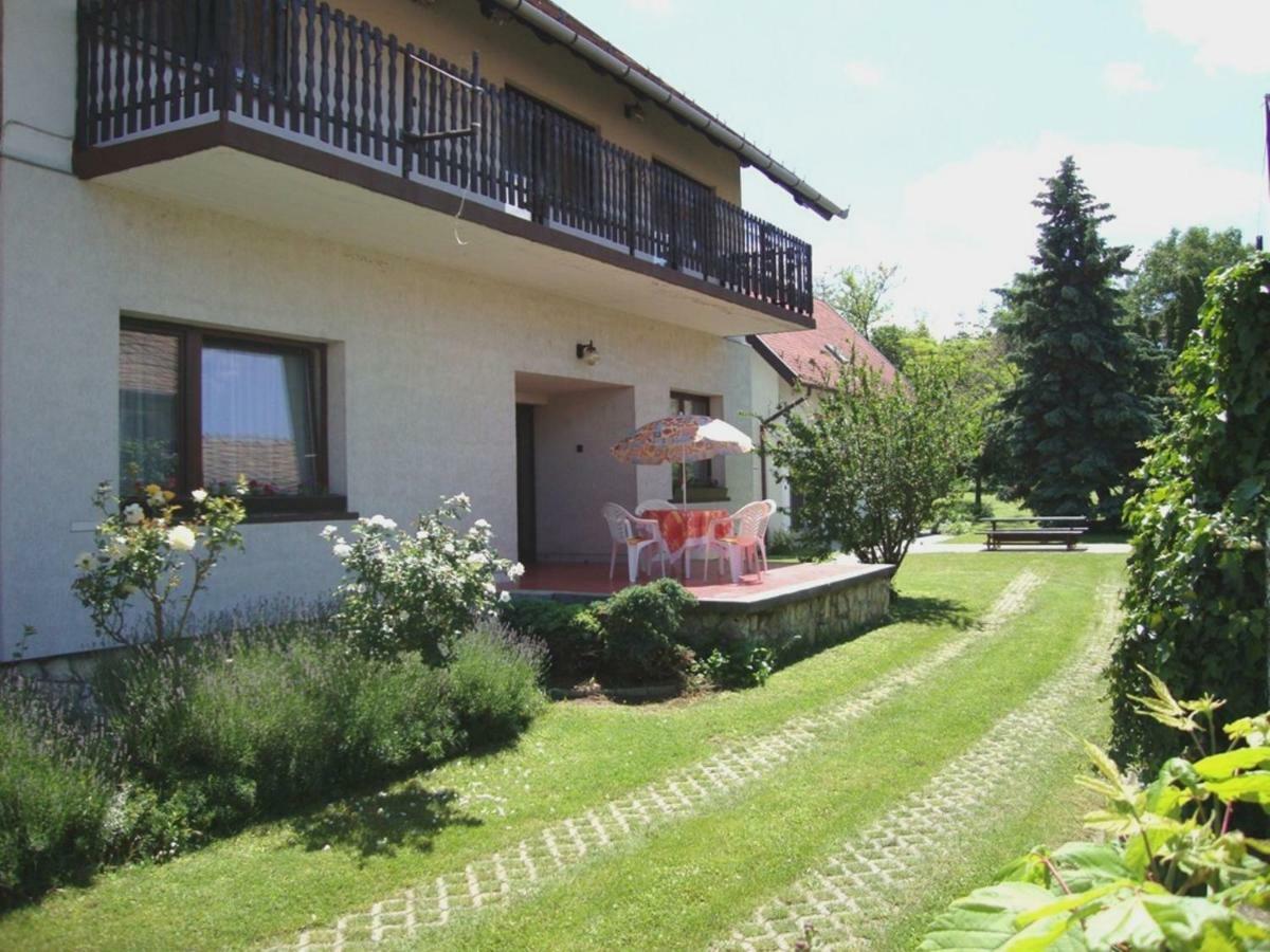 Gyöngyvirág Vendégház Balatonboglár Exterior foto